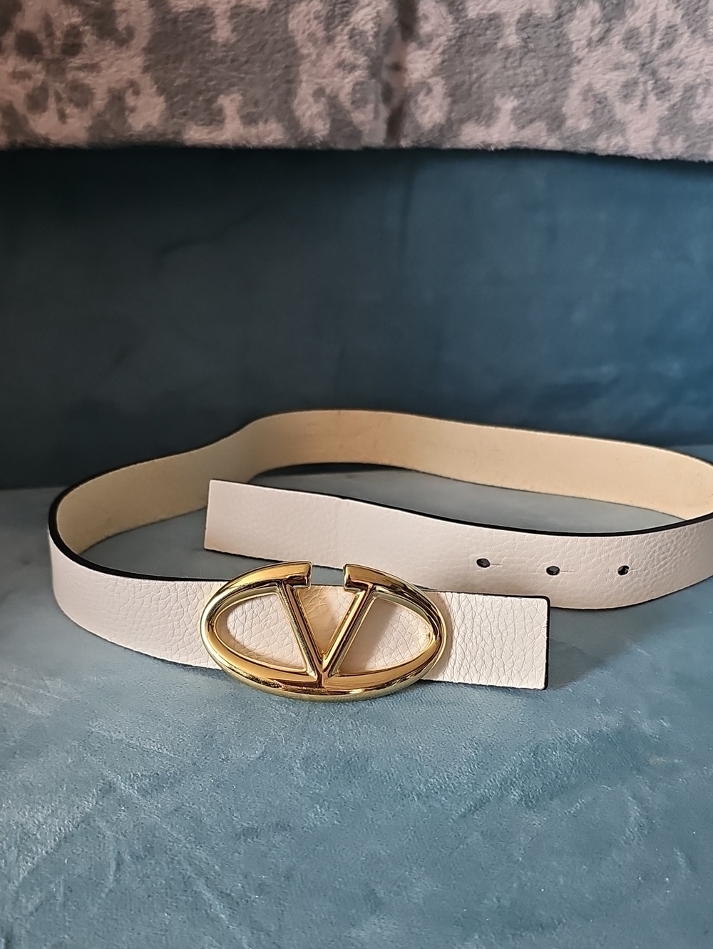 Valentino Cream Leather Belt Gold V Logo Buckle Made In Italy Size 75/30
